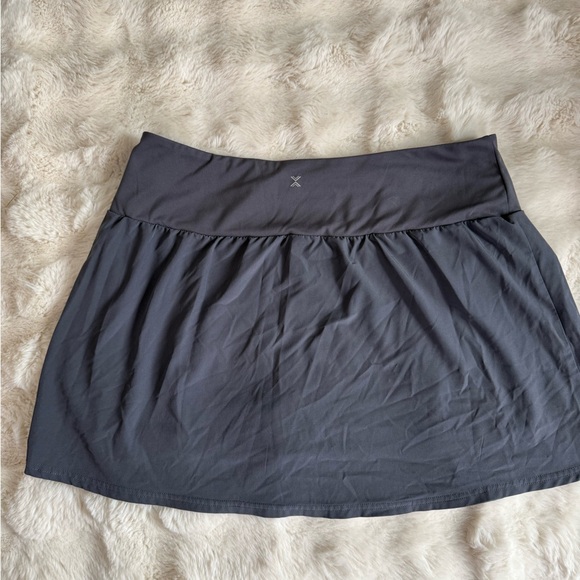 Xersion Mini Skort In Grey - Picture 6 of 7